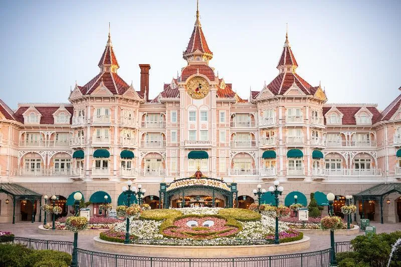Cazare la Hotelurile Disney® cu acces exclusiv Magic Hour