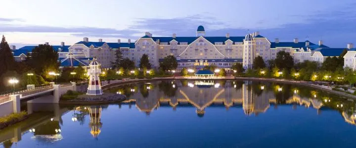 Cazare la Hotelurile Disney® cu acces exclusiv Magic Hour