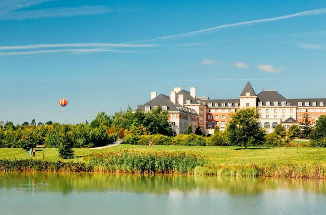 Pachet combinat Disney + Paris